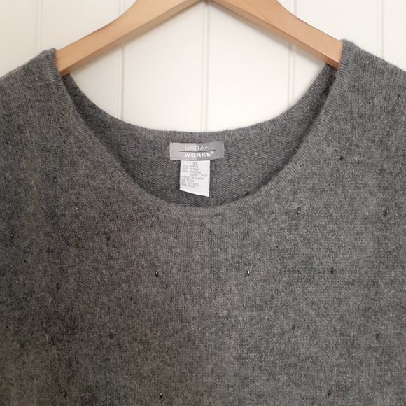 Urban Works Beaded Angora Blend Short Sleeve Round Neck Sweater Gray Size XL - Picture 4 of 8